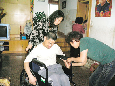 关爱残疾孩子，发展特殊教育，假肢助残器材托起希望之光